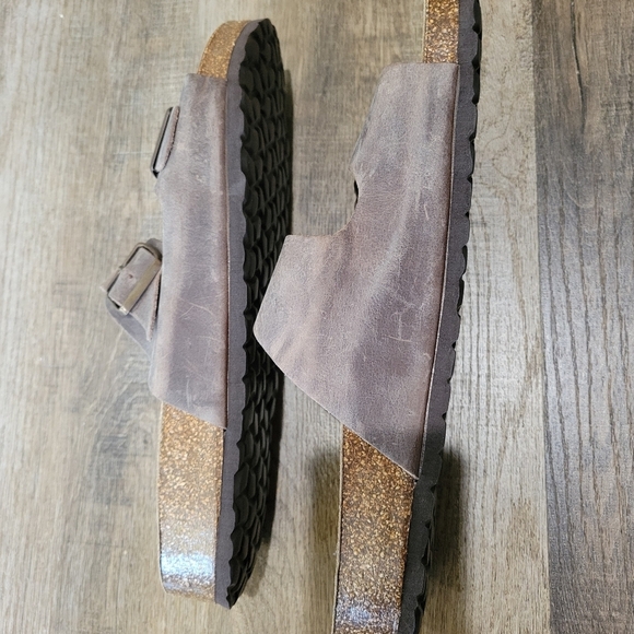 Autenti i Leather Sandals with Buckles - Picture 6 of 9